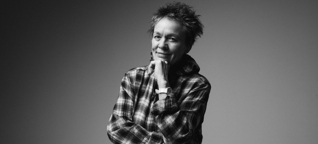 حوار مع الملحنة والفنانة لوري أندرسون