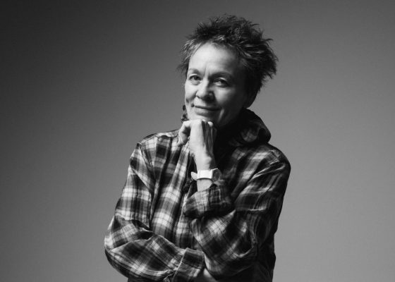 حوار مع الملحنة والفنانة لوري أندرسون