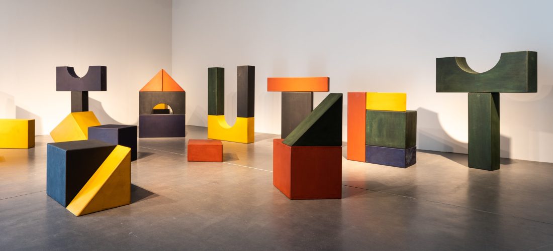 “المسافة، من هنا”