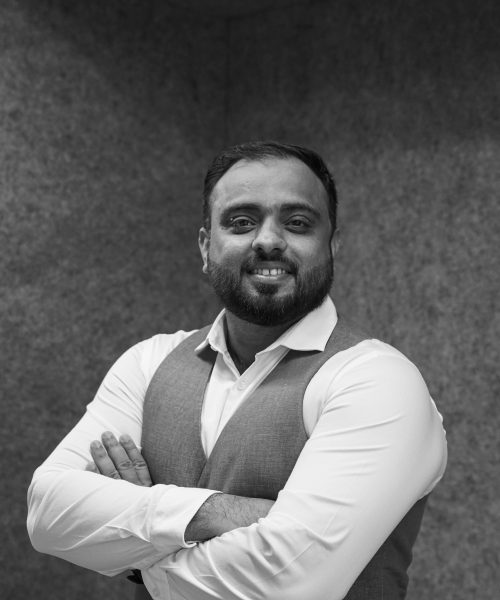 Ahmed مساعد مدير المالية