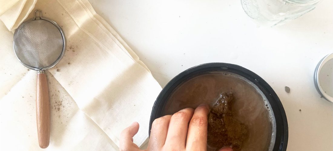 من أرض بلادي: ورشة تجريبية لتصفية الطين المحلي