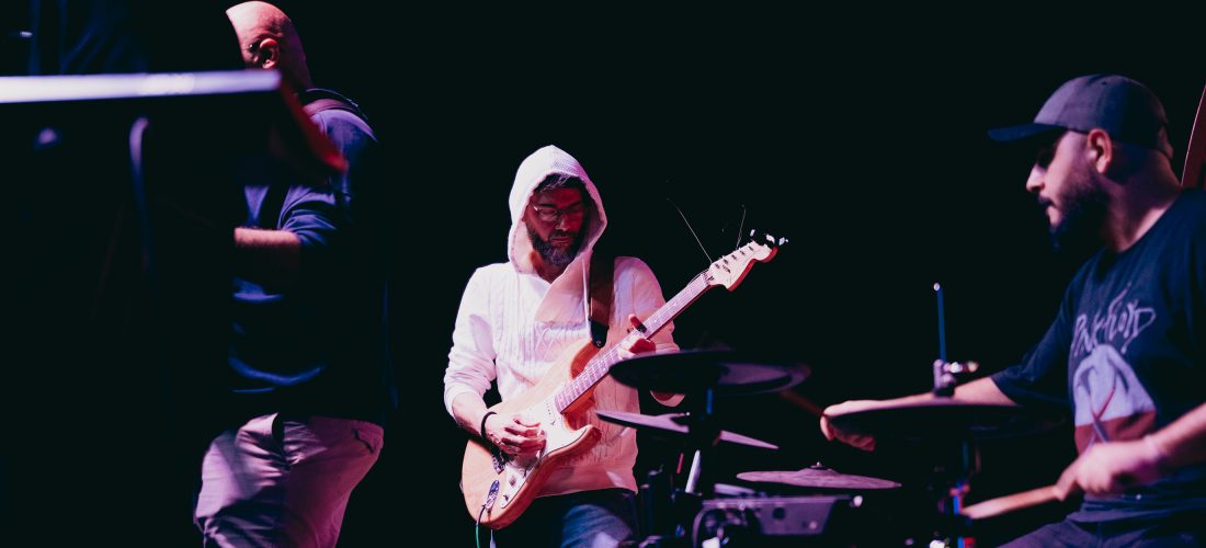 ألحان حي: فرقة “ستنرنجرز” في حي