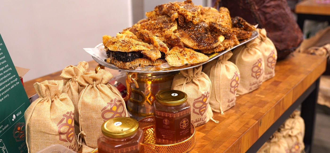 سوق أزكى للمزارعين: نسخة العسل