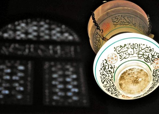 الضوء المنير: صناعة مصباح الزيت التقليدي مع عبدالعزيز العظم