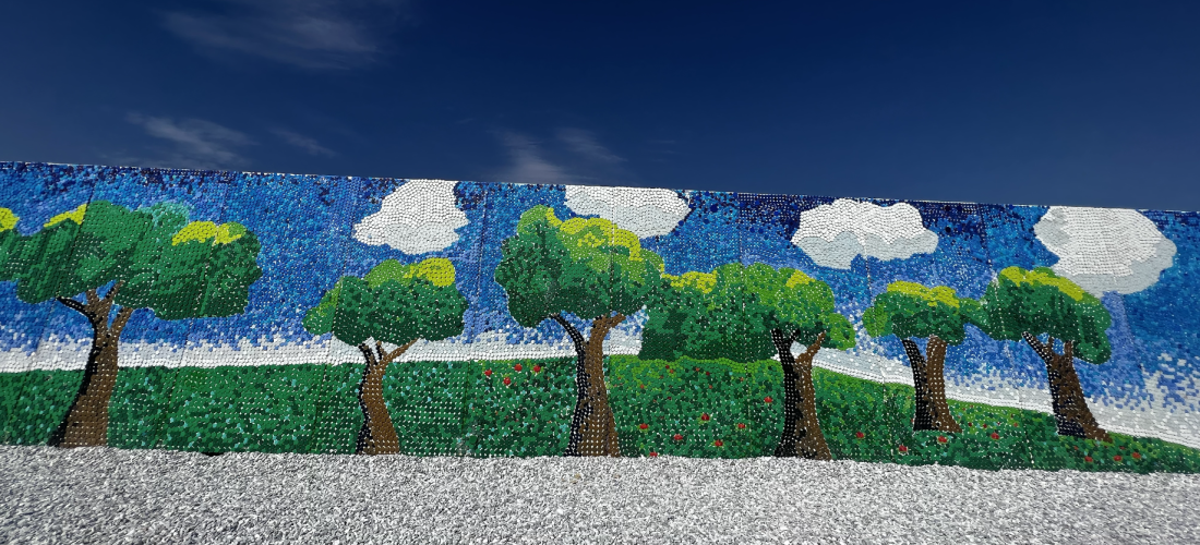 صناع حي | آفاق الأمل: جدارية الأغطية البلاستيكية مع خلود الفضلي